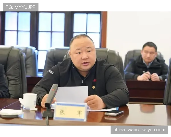 中国羽协主席张军:小组赛前两场旨在磨合阵容,明日对阵印度才是真正的考验。 中国羽协主席张军:小组赛前两场旨在磨合阵容,明日对阵印度才是真正的考验。